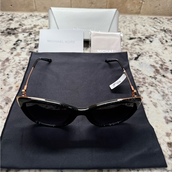 ✨ Brand New Michael Kors South Hampton
MK2127U 33328G 55 Sunglasses 🕶️ ✨ - Picture 13 of 15